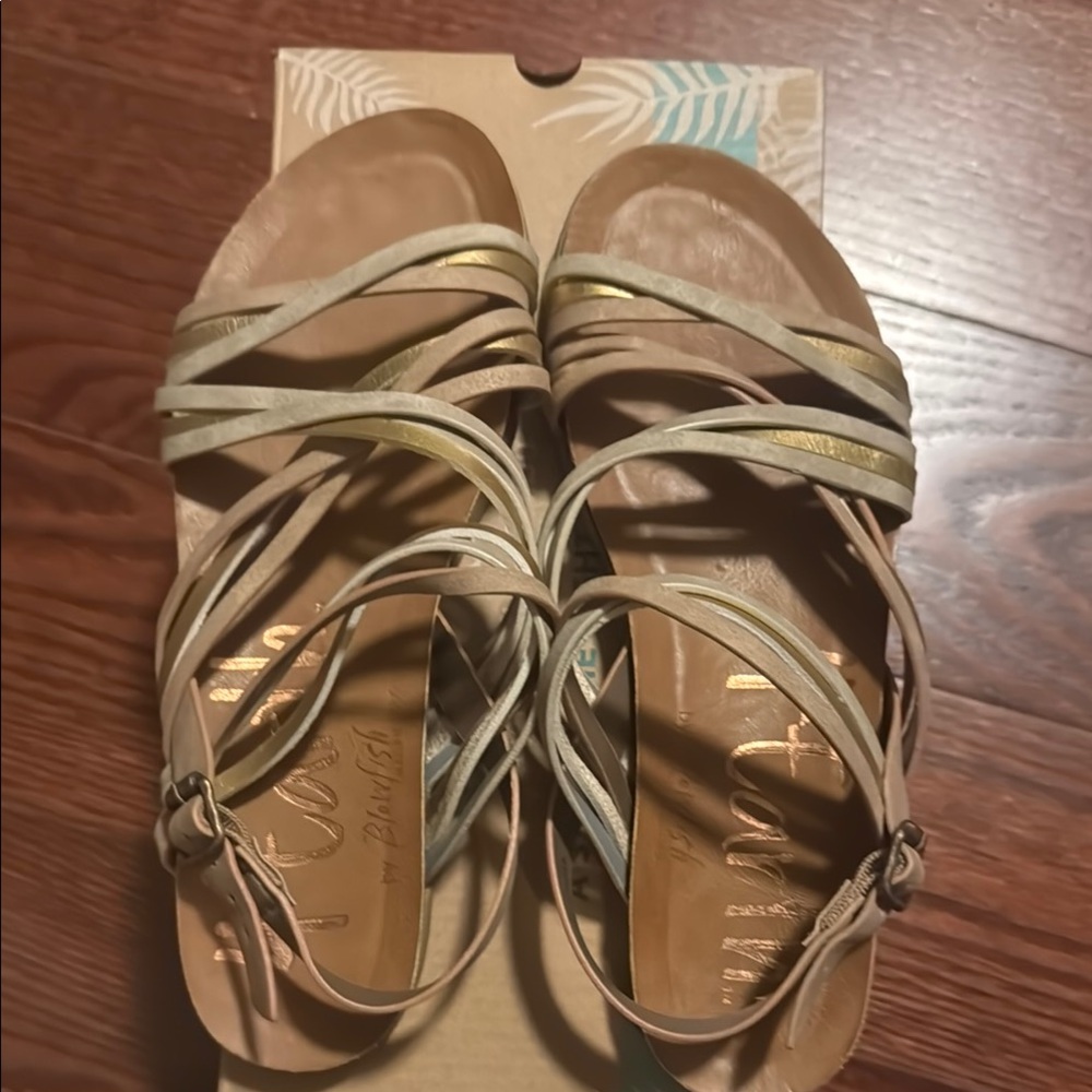 New Women's Strappy Sandals in Tan and Gold